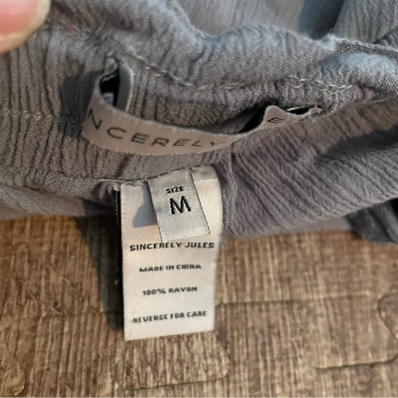 Sincerely Jules Grey Ruffle Lounge Shorts Size Medium - Picture 4 of 4